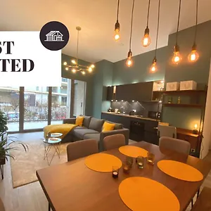 Bright And Chic In Lux Appartement