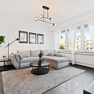 Charming 1br Apt W/ Terrace & 5 Min Drive To City Appartement